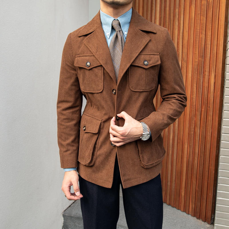 Veste safari cintrée en velours côtelé avec revers